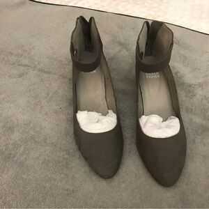 NWOT Eileen Fisher nubuk shoes!